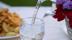 Bere acqua durante i pasti… bene o male?