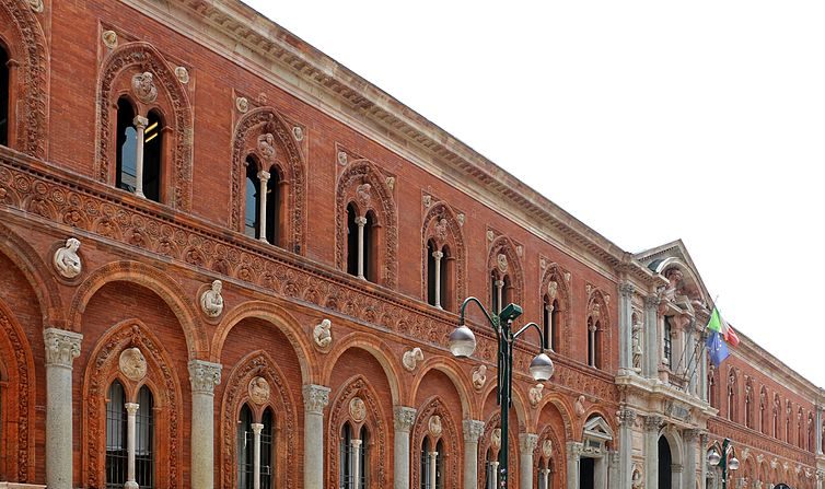 L'Università statale di Milano. La laurea è ancora utile, dopo cinque anni di studi il 90 per cento dei laureati trova lavoro, secondo un report di Almalaurea (Facebook / Università Statale di Milano) 