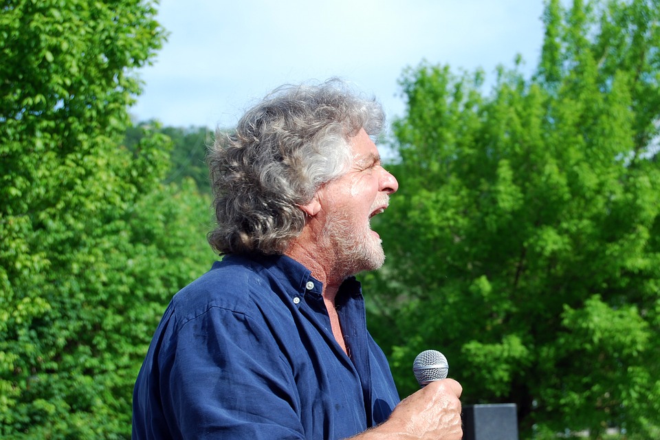 Grillo fa causa al suo ex partito Conte: non mi riguarda