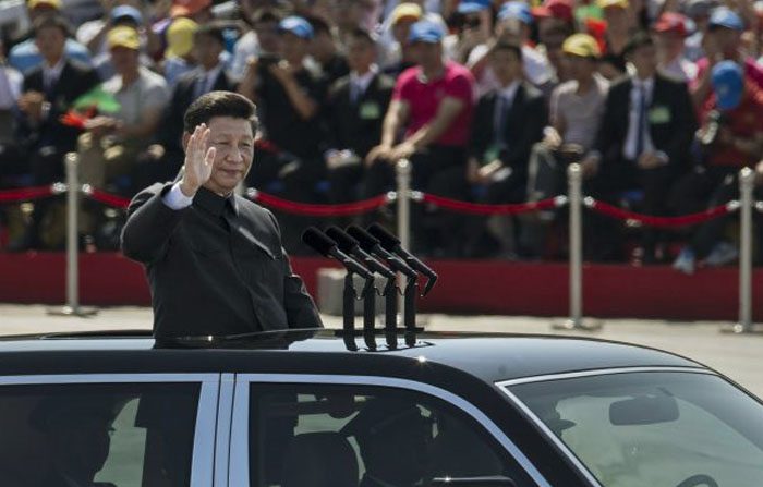 Xi Jinping, leader del Partito Comunista Cinese, durante una parata militare tenutasi il 3 settembre 2015 a Pechino (Kevin Frayer/Getty Images).