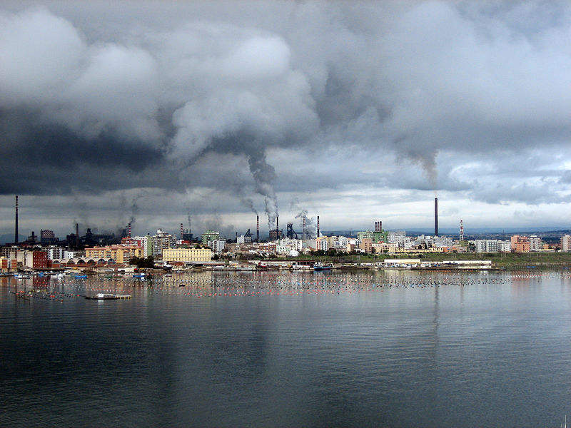 Ex Ilva, Urso: è necessario che la produzione d’acciaio diventi “green”