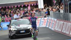 Giro 100, sull’Etna Polanc a braccia alzate