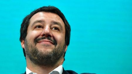 Salvini a processo in Cassazione per blocco dei migranti irregolari