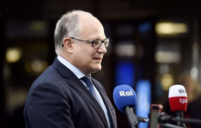 Il ministro dell'economia Roberto Gualtieri, rappresentante italiano all'Eurogruppo, durante una conferenza stampa a Helsinki, il 13 settembre 2019. (MARTTI KAINULAINEN/AFP via Getty Images)