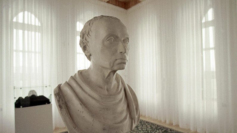 Una foto d'archivio del busto del filosofo tedesco Immanuel Kant nel museo a Kaliningrad, in Russia. (Stringer / AFP via Getty Images)