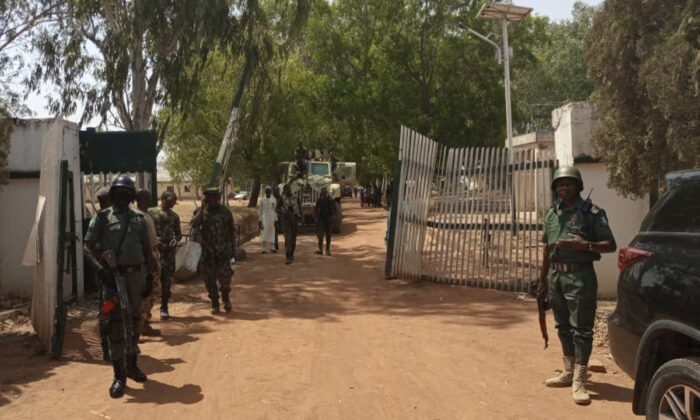 I continui rapimenti di studenti mettono in imbarazzo l’esercito nigeriano