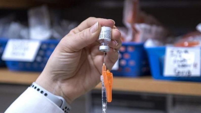Variante sudafricana colpisce più i vaccinati che i non vaccinati, lo studio