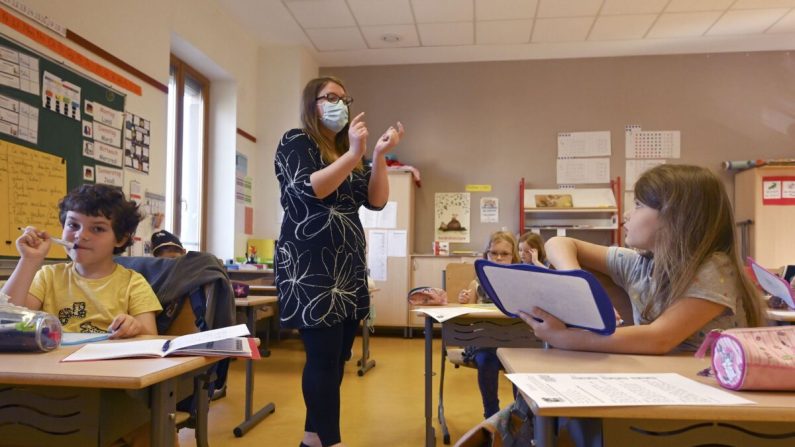 Francia proibisce la terminologia ‘inclusiva’ nelle scuole: «Pericolo per il nostro Paese»