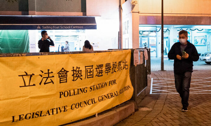 Hong Kong, affluenza alle urne ai minimi storici in un contesto politico in costante peggioramento