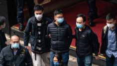 Hong Kong, polizia irrompe nella sede di un giornale e compie 7 arresti