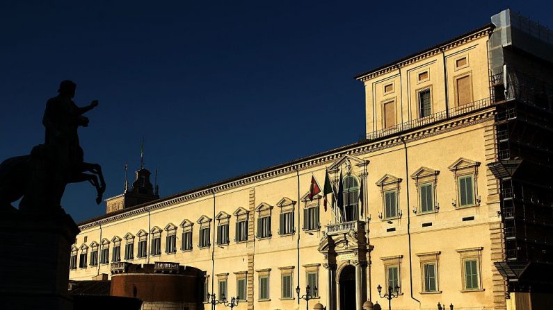 Il Palazzo del Quirinale, residenza del presidente della Repubblica, al tramonto del 13 gennaio 2015, Roma. (FILIPPO MONTEFORTE/AFP via Getty Images)