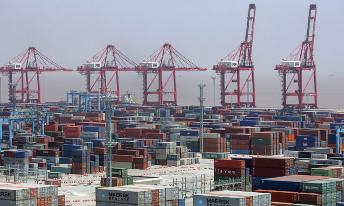 Bloccata la terza città portuale più trafficata al mondo. Conseguenze per commercio mondiale