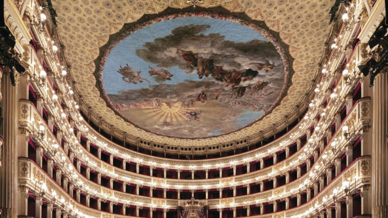 Teatro di San Carlo, il più maestoso del mondo