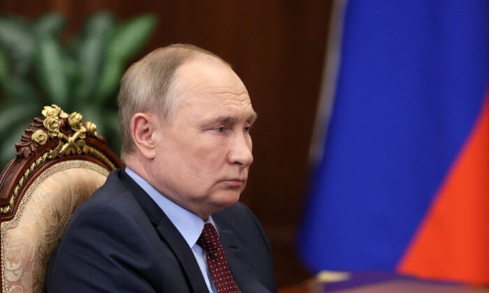 Putin: pronto a fermare l’invasione se l’Ucraina si smilitarizza