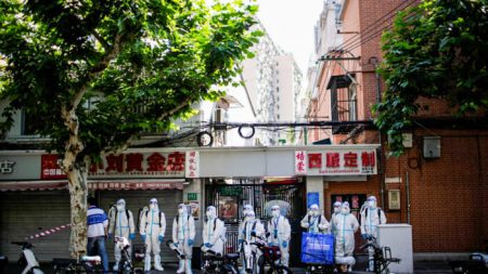 Shanghai, i residenti non credono alle autorità: la riapertura è «lontana»