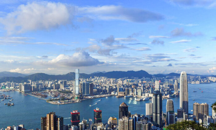 L’80% delle persone a Hong Kong vuole emigrare, cala il numero di milionari