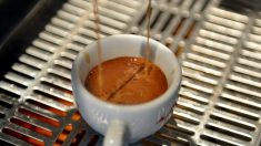 Aspetta a prendere il caffè: 5 vantaggi del posticiparlo