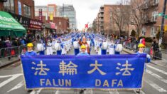 Praticanti del Falun Gong lanciano un messaggio alla parata di New York