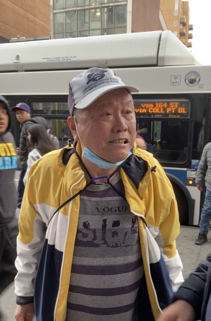 Qi Zhongping, in un fotogramma del video registrato nel quartiere Flushing del Queens, New York, 16 febbraio 2023. (Schermata via Epoch Times)