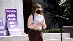 Ragazza fa causa ad ospedale per averle rimosso i seni all'età di 13 anni