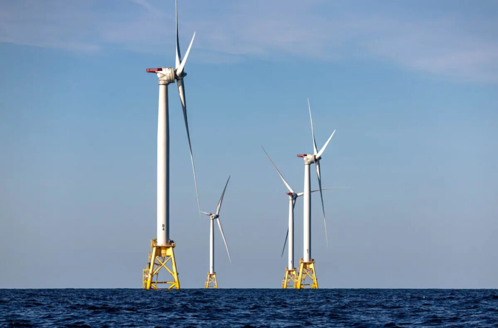 Turbine eoliche situate presso la Block Island Wind Farm vicino a Block Island - Rhode Island - il 7 luglio 2022. (John Moore/Getty Images)