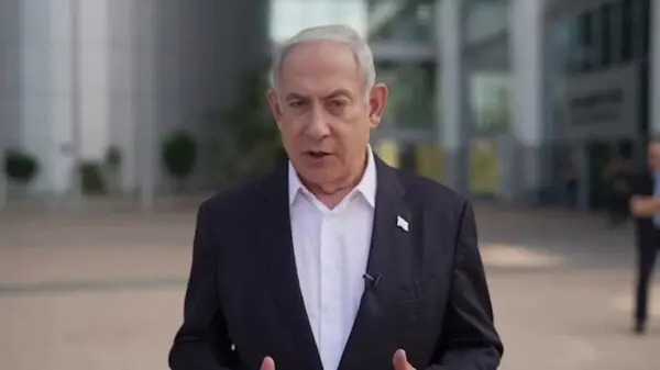 Il primo ministro israeliano Benjamin Netanyahu parla da Tel Aviv, Israele, il 7 ottobre 2023. (Ministero della Difesa israeliano/Video keyframe via Reuters)
