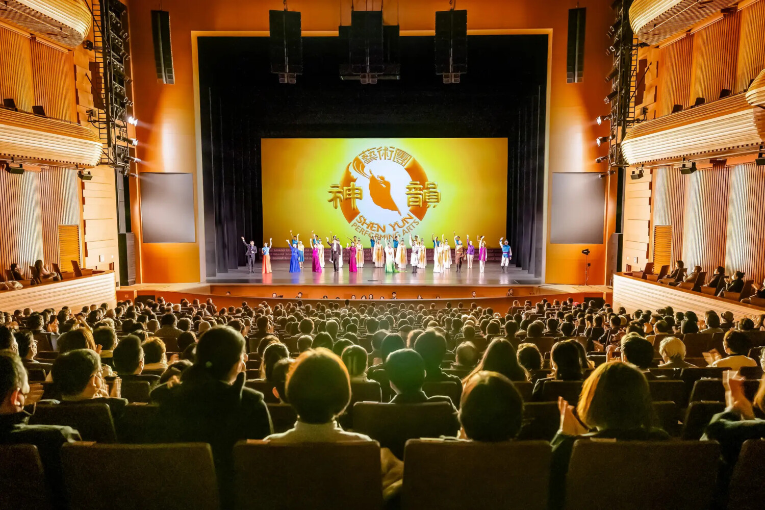 Sipario della Shen Yun Performing Arts World Company al National Theater of Korea di Seoul, Corea del Sud, il 19 febbraio 2023. (Kim Guk-hwan/The Epoch Times)