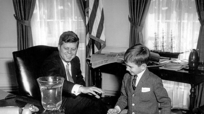 Kennedy Jr. lancia una petizione per chiedere a Biden di rilasciare i documenti dell’assassinio di Jfk