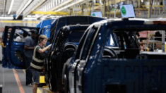 Ford riduce produzione di veicoli elettrici e punta maggiormente sulla benzina