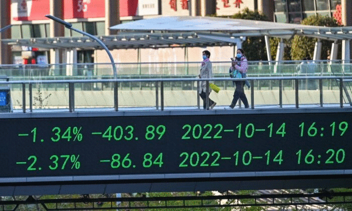 Crollano le azioni cinesi e il Pcc multa le agenzie di rating