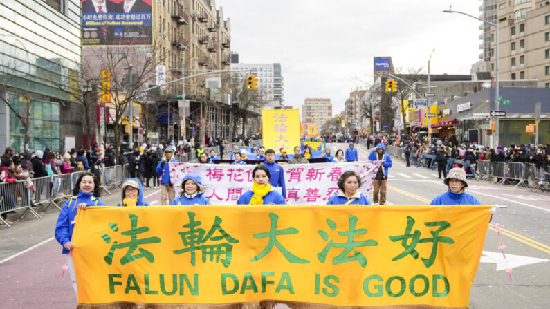 I cinesi inviano gli auguri per il nuovo anno lunare al fondatore del Falun Gong