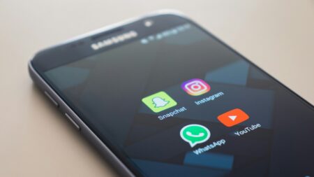 Agcom: un italiano su due coinvolto in episodi di odio, disinformazione e revenge porn