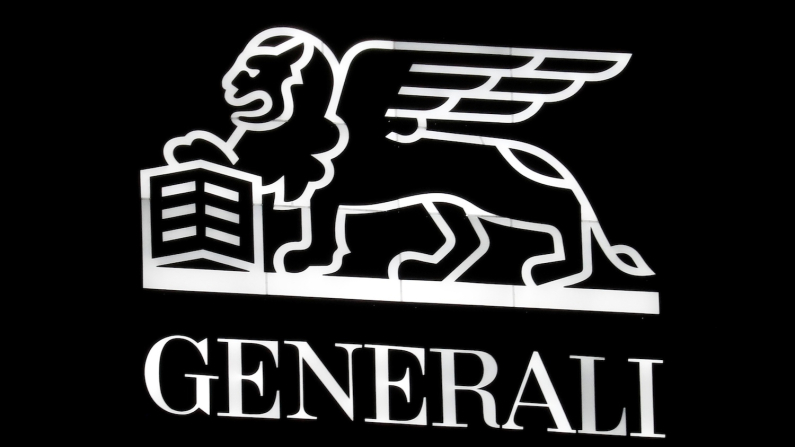 Il logo Generali 
sul palazzo della compagnia a Milano (foto di archivio, REUTERS/Stefano Rellandini/File Photo)