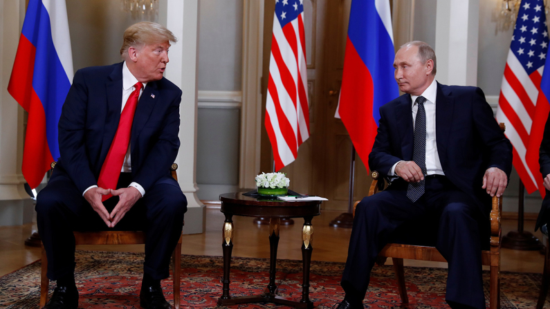 Il presidente degli Stati Uniti Donald Trump incontra il presidente russo Vladimir Putin a Helsinki, Finlandia, 16 luglio 2018. REUTERS/Kevin Lamarque