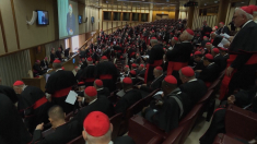I cardinali si riuniscono in congregazione generale per il conclave