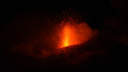 Ingv: intensa attività eruttiva Etna collassa fianco cratere Sud-Est