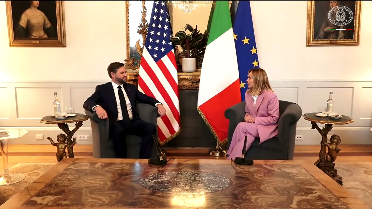 Giorgia Meloni incontra a Palazzo Chigi JD Vance e la von der Layen