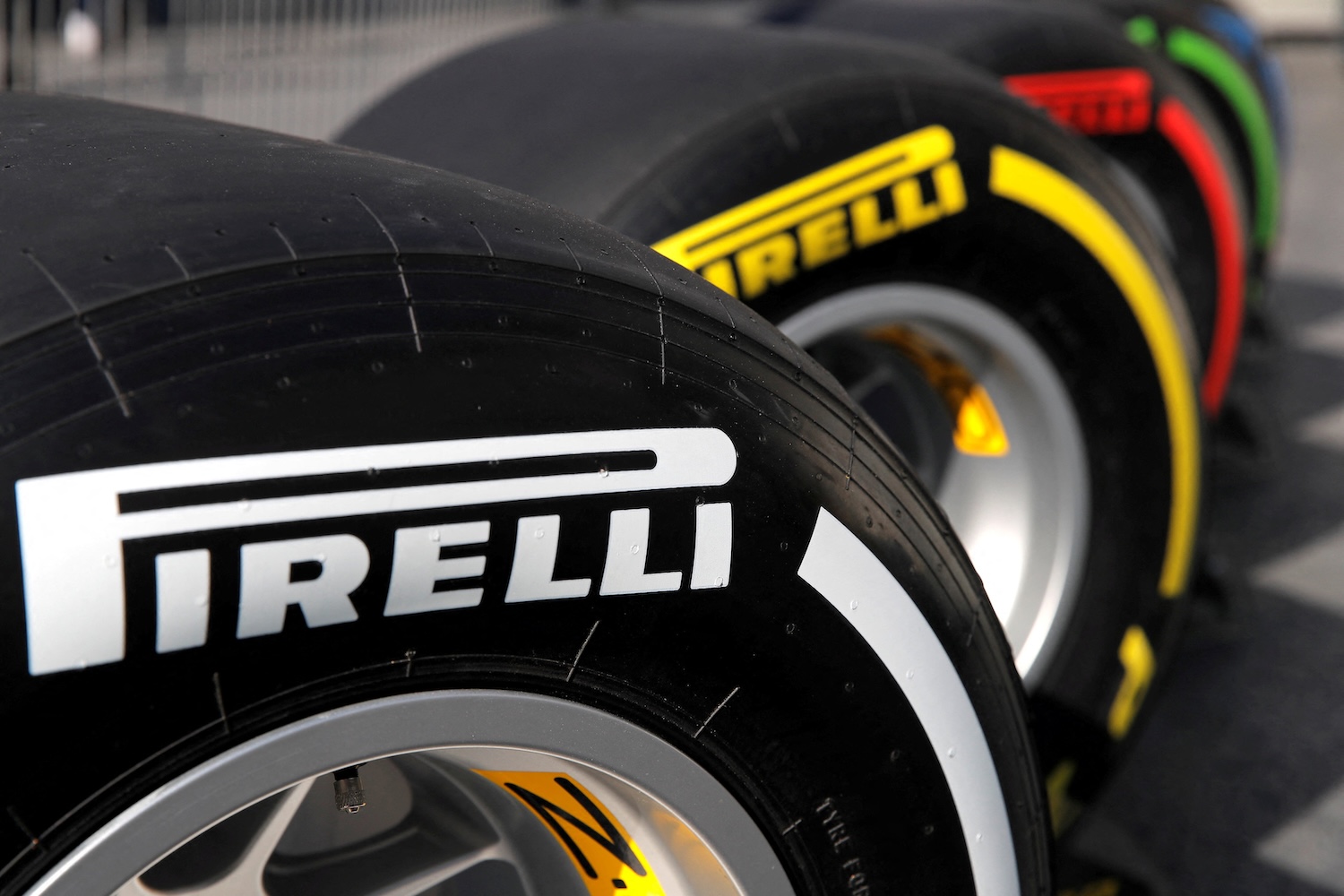 Perché il governo Meloni non usa il golden power per la Pirelli?