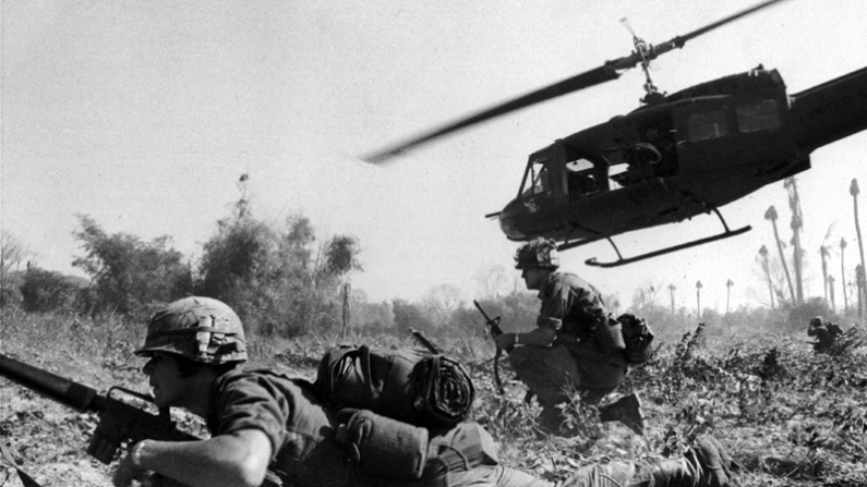 Operazioni militari nella valle di Ia Drang , Vietnam, nel novembre 1965. Foto: Wikimedia