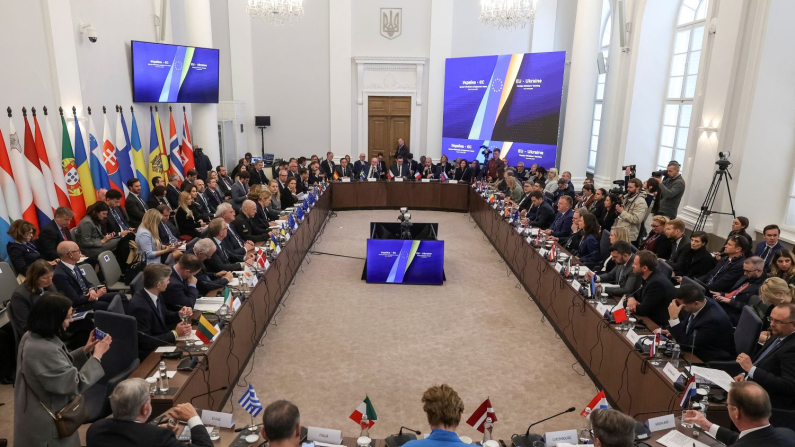 I ministri degli esteri dei Paesi europei partecipano a un incontro, nel mezzo dell'attacco russo all'Ucraina, a Leopoli, Ucraina, il 9 maggio 2025. (REUTERS/Roman Baluk)
