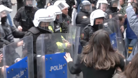 Scontri a Istanbul durante le manifestazioni del primo Maggio