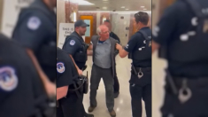 Fondatore di Ben & Jerry’s arrestato in mentre protesta contro Kennedy