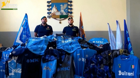 Polizia sequestra oltre 20 mila articoli contraffatti a Napoli