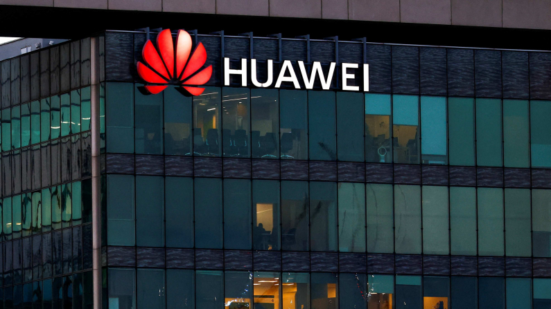 La sede centrale di Huawei Technologies France a Boulogne-Billancourt, vicino a Parigi, Francia, 9 gennaio 2025. Foto: REUTERS/Gonzalo Fuentes/Foto d'archivio