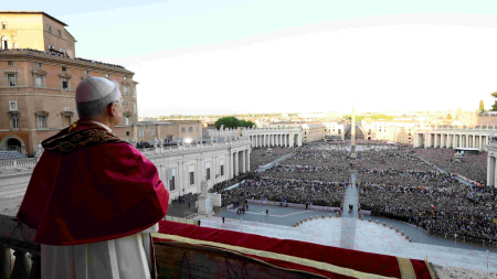 Meloni e Mattarella alla messa di intronizzazione di Leone XIV