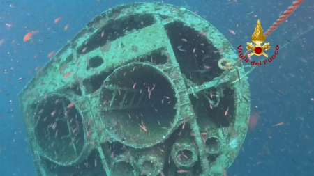 Immersione spettacolare dei Vigili del Fuoco sul relitto Haven