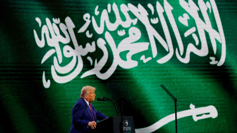 Il presidente degli Stati Uniti Donald Trump partecipa al Forum per gli investimenti Usa-Arabia Saudita a Riyadh, in Arabia Saudita, il 13 maggio 2025. REUTERS/Brian Snyder