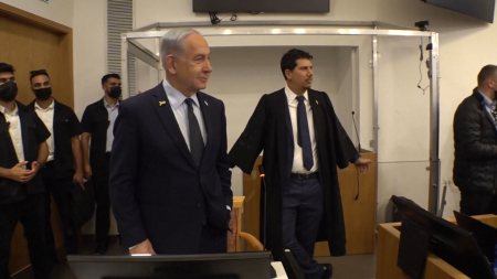 Netanyahu di nuovo a udienza per il processo per corruzione