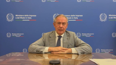 Urso: abbiamo semplificato per attrarre investimenti in Italia