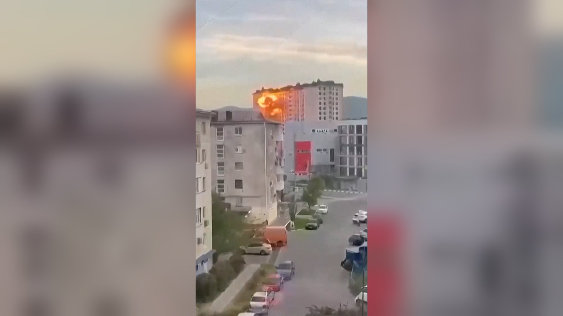 Drone ucraino colpisce un edificio residenziale a Novorossijsk
